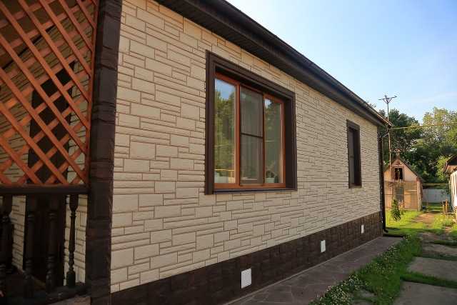 Выгодно купить недорогие фасадные панели для наружной отделки дома «под камень» и «под кирпич» предлагает по доступной цене в Севастополе компания «Рич Стоун»