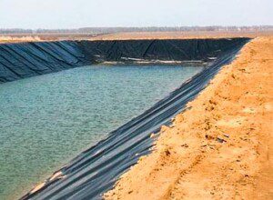 вариант монтажа геомембраны для гидроизоляции водоёма